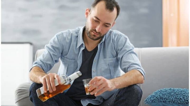 Clindamycin and Alcohol Intake – Side Effects & Warnings