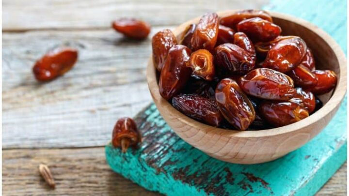 Dates vs Raisins – Comparison of Nutrition Facts & Health Benefits